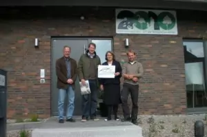 Naturschutzstiftung Vor dem neuen Passivhaus der Naturschutzstiftung: (v.l.n.r.) Dr. Walter Hemmerling, Gero Storjohann MdB, Herlich Marie Todesen-Reese MdL und Dr. Björn Schulz.