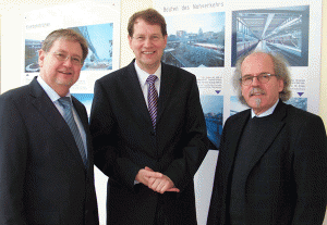 Dipl.-Ing. Harald P. Hartmann (links), Gero Storjohann MdB und Dipl.-Ing Klaus Domröse Gero Storjohann beim Planungsbüro Böger + Jäckle in Henstedt-Ulzburg - Bild