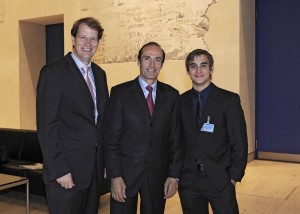 Gero Storjohann MdB (li.) ermöglichte seinem Praktikanten Rupert Graf Kerssenbrock (re.) ein Treffen mit dem ehemaligen Leistungsturner Eberhard Gienger MdB (mi.) Gero Storjohann MdB (li.) ermöglichte seinem Praktikanten Rupert Graf Kerssenbrock (re.) ein Treffen mit dem ehemaligen Leistungsturner Eberhard Gienger MdB (mi.)