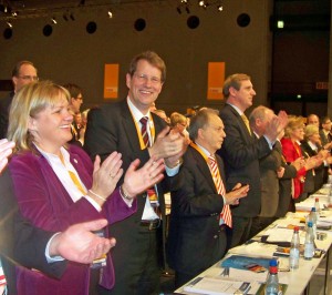 Applaus--f.-AM Minutenlanger Beifall für Angela Merkel - Bild