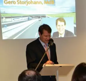 Viel Beifall für Gero Storjohanns Fehmarnbelt-Rede in Reinfeld - Bild