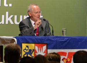 Gero Storjohann begrüßt Dr. Wolfgang Schäuble im ausgebuchten Bürgerhaus Henstedt-Ulzburg - Bild