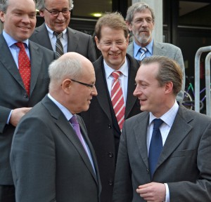 Volker Kauder und Axel Bernstein Volker Kauder als fachkundiger Besucher im Psychiatrischen Zentrum Rickling - Bild