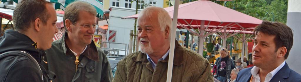 Peter Harry Carstensen und Gero Storjohann in Bad Segeberg und Bad Oldesloe - Foto Gero Storjohann, Peter Harry Carstensen und Bad Segebergs CDU Vorsitzender beim Erstwählergepräch in Bad Segeberg