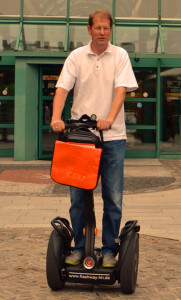 Gero Storjohann auf dem Segway unterwegs.