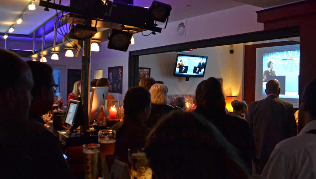 Public Viewing  in Der Lounge in Nah