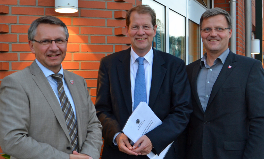 Gero Storjohann (Mitte), Matthias Bonse (links) und Hanno Krause nach dem Bürgermeistergespräch im Hotel Scheelke.