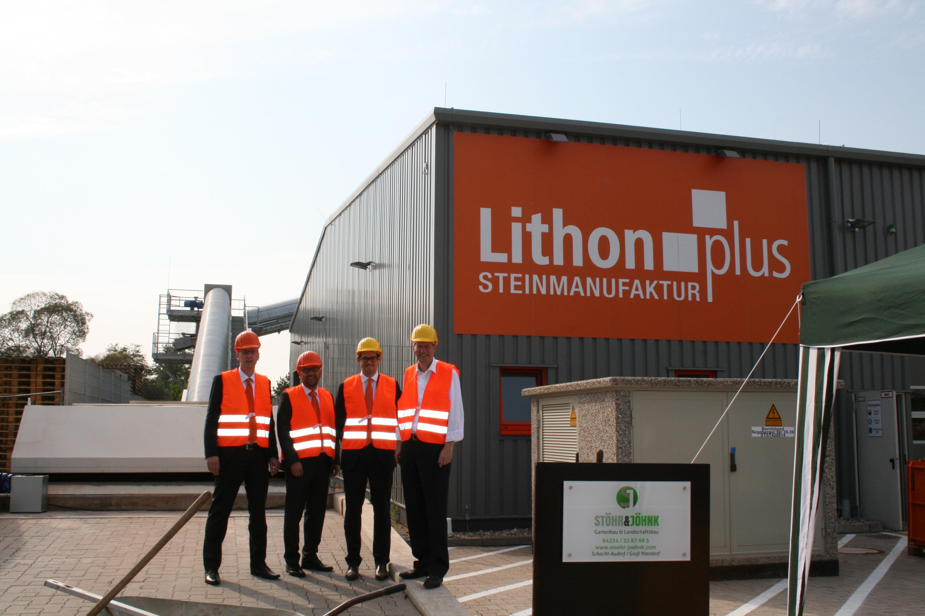 Gero Storjohann MdB besichtigt modernstes Betonsteinwerk der Welt - Foto V.l.n.r. – Christian Geier (Regionalleiter Vertrieb Nord), Gregory Trautmann (Geschäftsführer), Roman Lentz (Geschäftsführer), Gero Storjohann MdB.