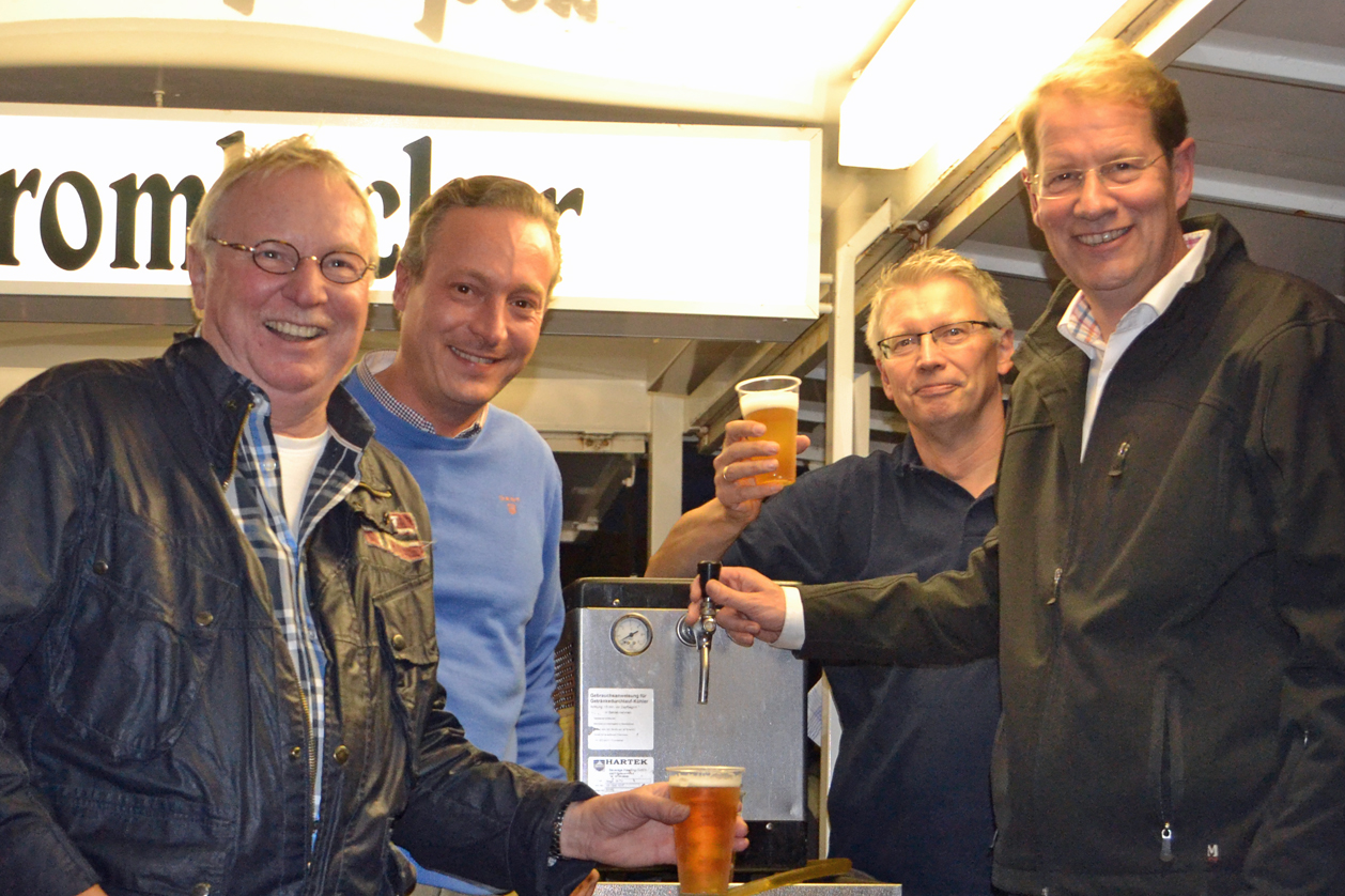 Freibier und Spanferkel auf dem 10. Scheunenfest der CDU Sülfeld - Foto Sponsoren-WEB