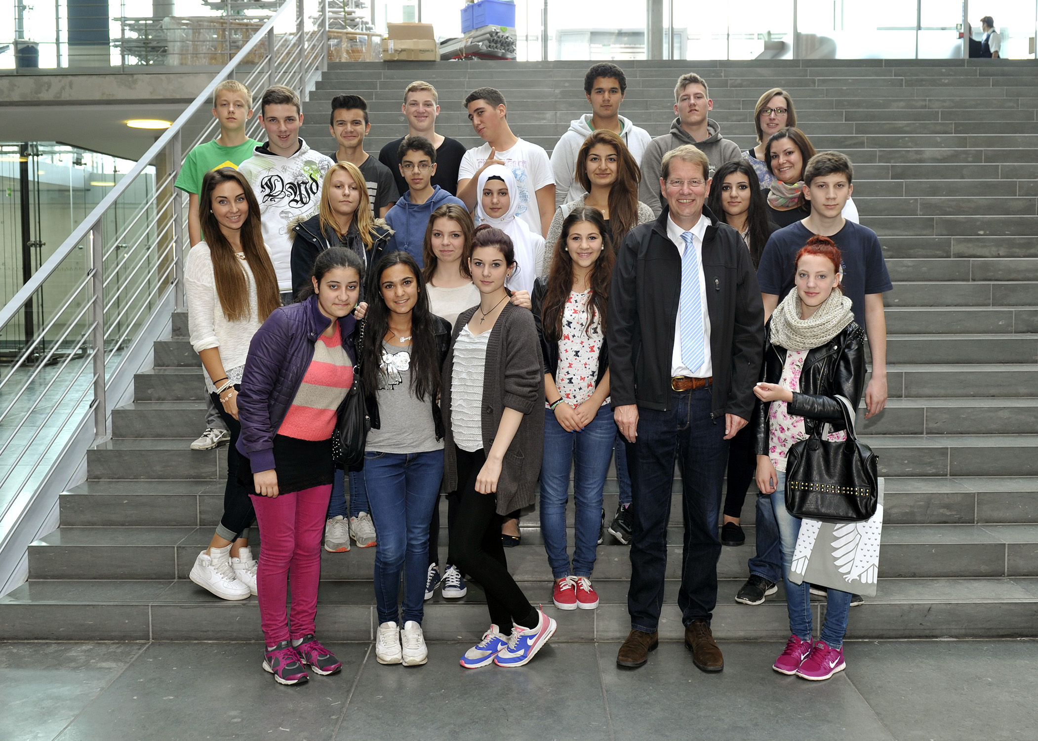 Schülerinnen und Schüler der Gemeinschaftsschule Friedrichsgabe Norderstedt zu Besuch bei Gero Storjohann MdB in Berlin.