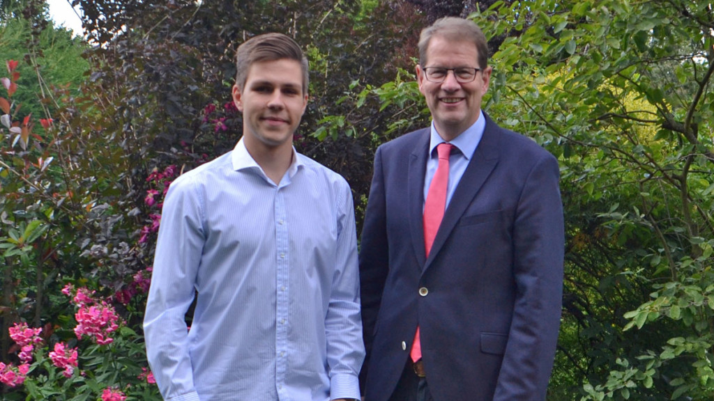 Der CDU-Bundestagsabgeordnete Gero Storjohann und Stipendiat Timon Tyzler.