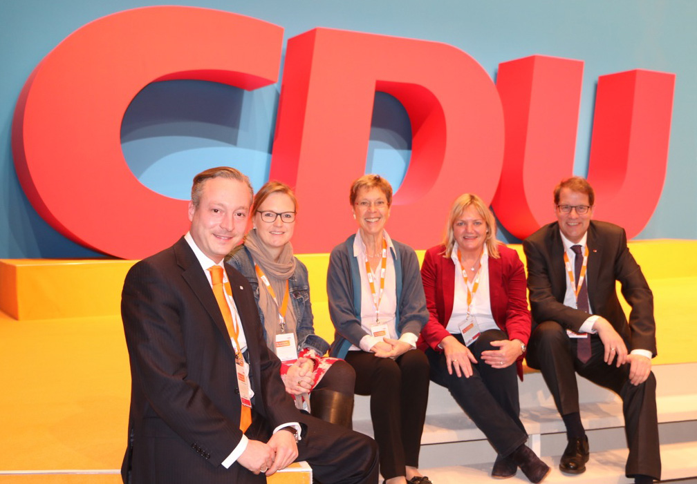 Segeberger Delegierte motiviert vom CDU Parteitag in Karlsruhe zurück - Foto Delegierte Bpttg 2016