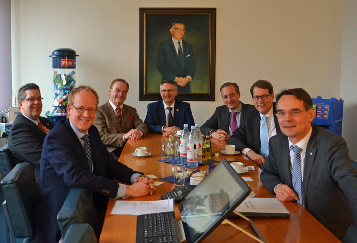 Gero Storjohann mit lngbert Liebing im Kreis Segeberg on Tour - Foto 14.30 Uhr - Besuch der Firm Pelz in Wahlstedt (Informationen: https://www.curatex.com/): Geschäftsführer Dr. Nikolas P. Bastian, der stellvertretende Landrat Claus Peter Dieck, Senior Chef Manfred Pelz, Wahlstedts Bürgermeister Matthias Bonse, der CDU-Landesgeschäftsführer und Landtagsabgeordnete Dr. Axel Bernstein MdL, der CDU Kreisvorsitzende Gero Storjohann MdB und der CDU Landesvorsitzende Ingbert Liebing MdB (vlnr.)