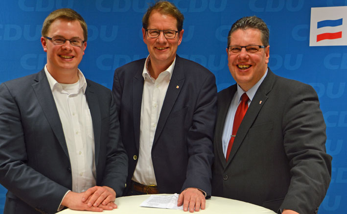Claus Peter Dieck und Ole-Christopher Plambeck wollen die Nachfolge von Volker Dornquast antreten - Foto (vlnr.) Ole-Christopher Plambeck, Gero Storjohann MdB (moderierte die Vorstellungsrunde) und Claus Peter Dieck.