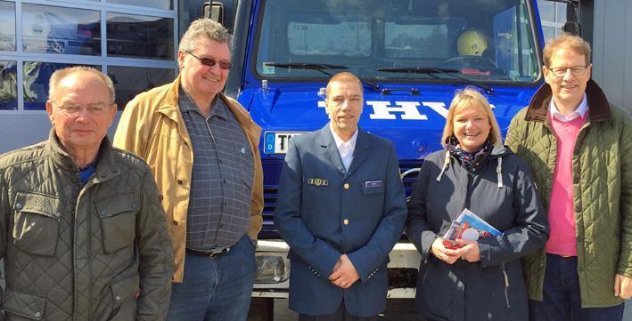 Gero Storjohann und Katja Rathje-Hoffmann bei der THW Maischolle in Norderstedt - Foto (vlnr.) Manfred Ritzek (ehemaliger CDU-Landtagsabgeordneter und Vorsitzender der Europa Union), Gert Leiteritz (Vorsitzender der Norderstedter CDU Fraktion), Dirk Hintz (THW Ortsbeauftragter), Katja Rathje-Hoffmann MdL (stellvertretende CDU-Landesvorsitzende) und der CDU-Kreisvorsitzende Gero Storjohann MdB.