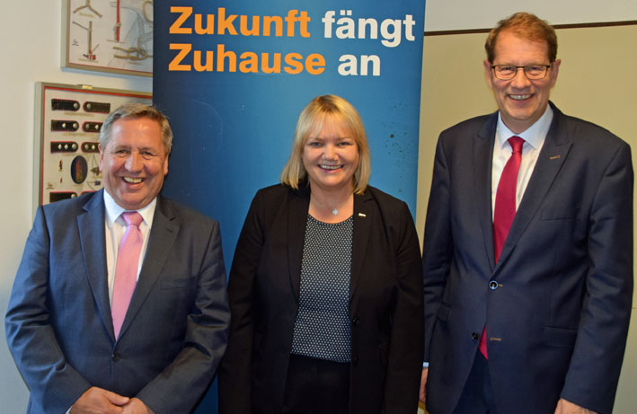 (vlnr.) Hans-Jörn Arp, Katja Rathje-Hoffmann und Gero Storjohann nach dem Talk bei der CDU Norderstedt.