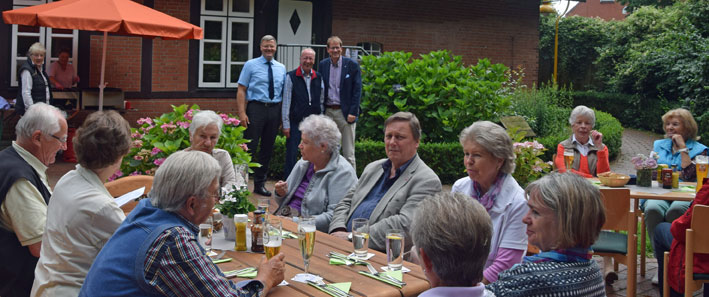 Grillfest der Senioren Union Kaltenkirchen mit Gero Storjohann und Hanno Krause - Foto Kaltenkirchens Bürgermeister Hanno Krause, Kaltenkirchens SU Vorsitzender Jürgen Ballnat und der CDU Kreisvorsitzende und Bundestagsabgeordnete Gero Storjohann bei der Begrüßung