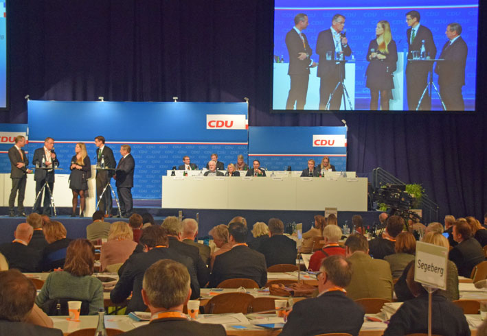 CDU-Landesparteitag in Neumünster - Wahlen werden im Wahlkreis entschieden - Foto Großes Kino: Axel Benstein MdL, Reimer Boege MdEP, Moderatorin, Dr. Ole Schröder MdB und Hans Jörn Arp MdL (vlnr.)