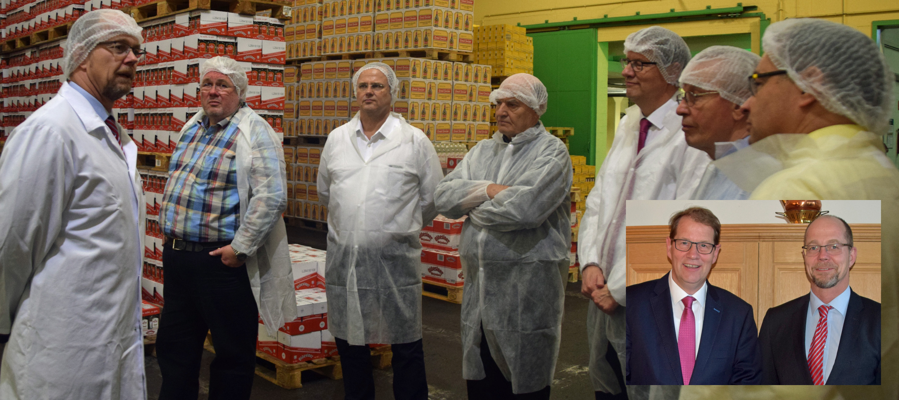 Gero Storjohann auf Betriebstour in Bad Oldesloe - Foto Geschäftsführer Thomas Ernst (links) beantwortet beim Rundgang die Fragen der CDU-Delegation zum Oldesloer Korn.