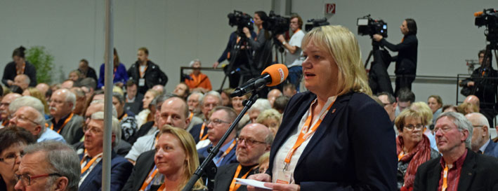 Segeberger CDU Mitglieder sind treue Angela Merkel Fans - Foto Katja Rathje-Hoffmann MdL diskutierte mit der Bundeskanzlerin über die Gesetzgebung zu Unterhaltszahlungen