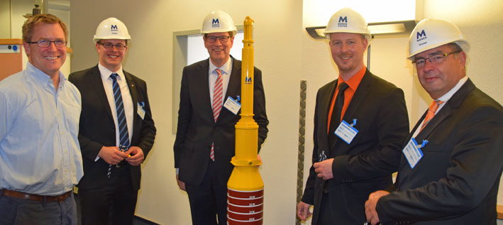 CDU-Delegation besucht Rammhammer-Hersteller Menck in Kaltenkirchen - Foto (vlnr.) Fabian Hippe (Dipl.Ing. / Managing Director), Landtagskandidat Ole-Christopher Plambeck, Gero Storjohann MdB, Kaltenkirchens CDU Vorsitzender und Thomas Kurz und Uwe Möllnitz (Sprecher der Sektion Stormarn des Wirtschaftsrates der CDU e.V. ).