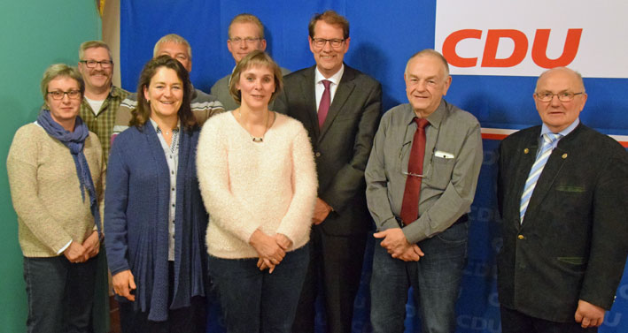 100 Prozent bei der CDU Seth - Foto Sether CDU Vorstand (vlnr.): Ute Selk, Jan Kemmerich, Silke Gätcke, Robert Knobel (verdeckt), Iris Köneking, Andreas Gätcke, Gero Storjohann, Uwe Schaller und Klaus Knees.