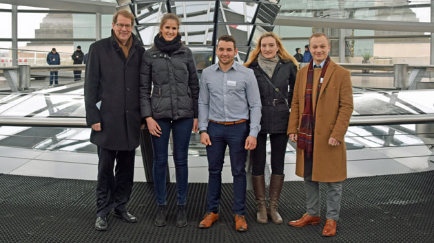 Junge Union zu Besuch bei Gero Storjohann in Berlin - Foto (vlnr): Der Bundestagsabgeordnete Gero Storjohann, Jasmin Krause, Kevin Ruhbaum, Sarah-Katharina Dreismann und Maurice Wall.