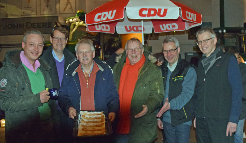 Viel los auf den Tannenbaumentsorgungs-Familienparties der CDU Sülfeld trotz Blitzeis - Foto Viel los auf den Tannenbaumentsorgungs-Familienparties der CDU Sülfeld trotz Blitzeis - Bild