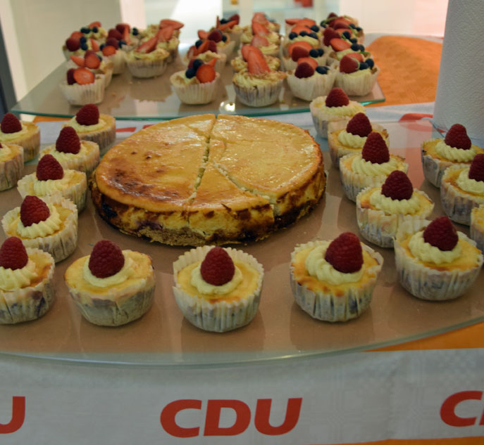 Erfolgreicher CDU-Punschstand mit Gero Storjohann im Herold Center Norderstedt - Foto Erfolgreicher CDU-Punschstand mit Gero Storjohann im Herold Center Norderstedt - Bild