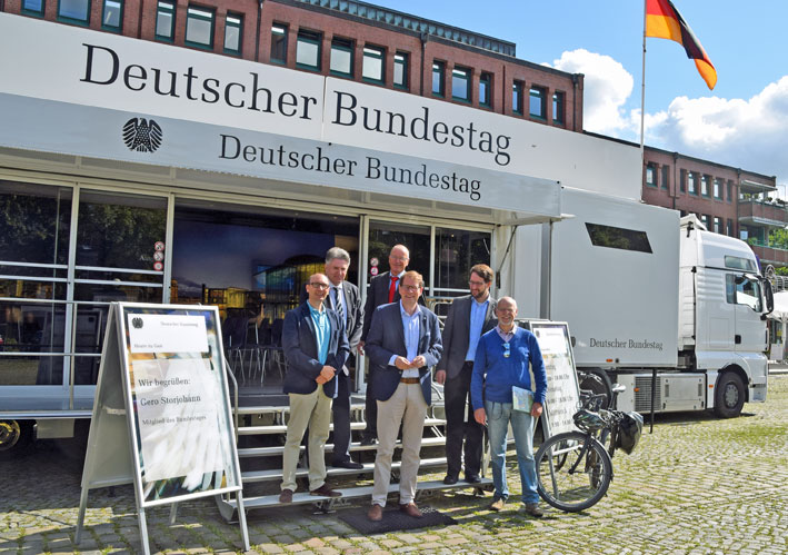 Gero Storjohann eröffnet Infomobil-Ausstellung des Bundestages - Foto Gero Storjohann eröffnet Infomobil-Ausstellung des Bundestages - Bild