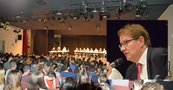 Gero Storjohann im Parteiencheck vom Gymnasium Harksheide - Foto Gero Storjohann im Parteiencheck vom Gymnasium Harksheide - Bild
