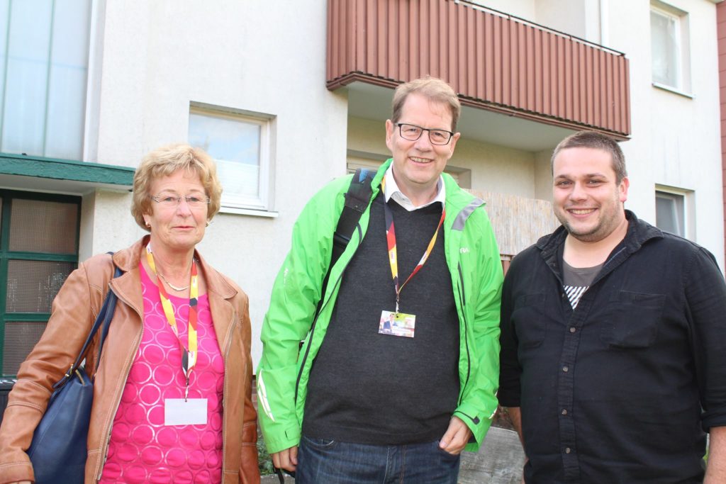 Gero Storjohann von Tür zu Tür in Sülfeld unterwegs - Bild