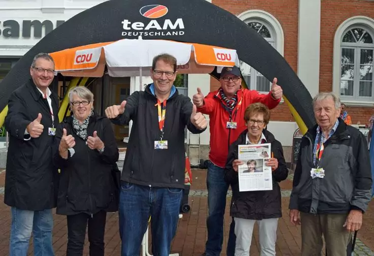 CDU Bad Segeberg als einzige Partei in der Segeberger Fußgängerzone - Bild