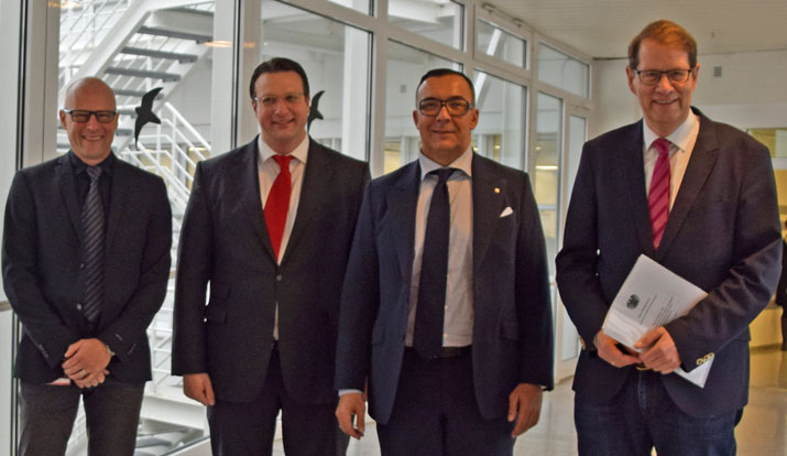 Gero Storjohann besucht Johnson & Johnson Medical Center - Foto Gero Storjohann besucht Johnson & Johnson Medical Center - Bild