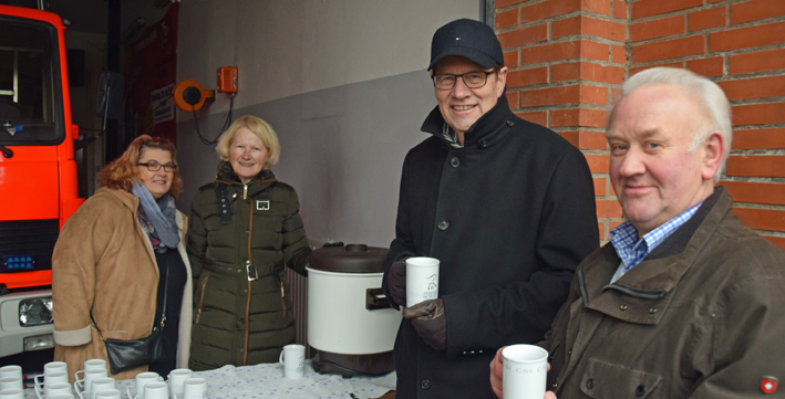 CDU-Tannenbaumschreddern mit Gero Storjohann in Kayhude - Foto CDU-Tannenbaumschreddern mit Gero Storjohann in Kayhude - Bild