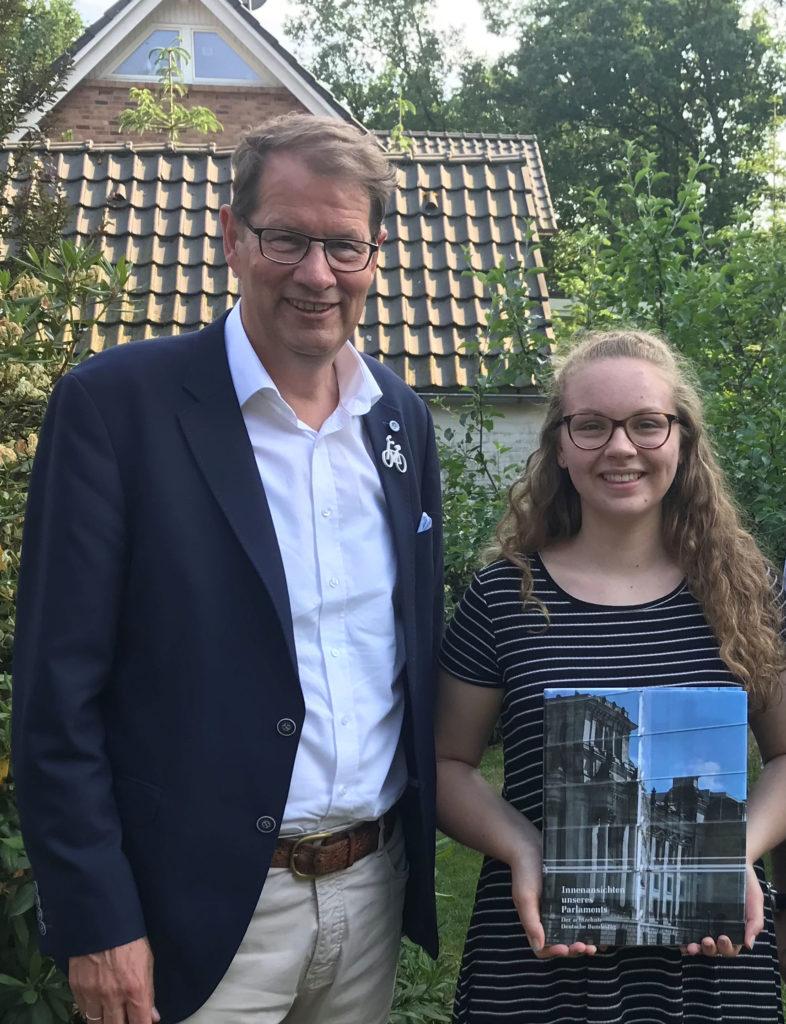 Gero Storjohann verabschiedet US-amerikanisches Patenkind Katherine Porubcan nach einjährigem Deutschland-Aufenthalt - Foto Gero Storjohann verabschiedet US-amerikanisches Patenkind Katherine Porubcan nach einjährigem Deutschland-Aufenthalt - Bild