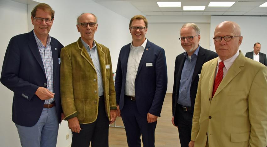 Gero Storjohann und Ole-Christopher Plambeck diskutierten mit Baufachleuten - Foto Gero Storjohann und Ole-Christopher Plambeck diskutierten mit Baufachleuten - Bild