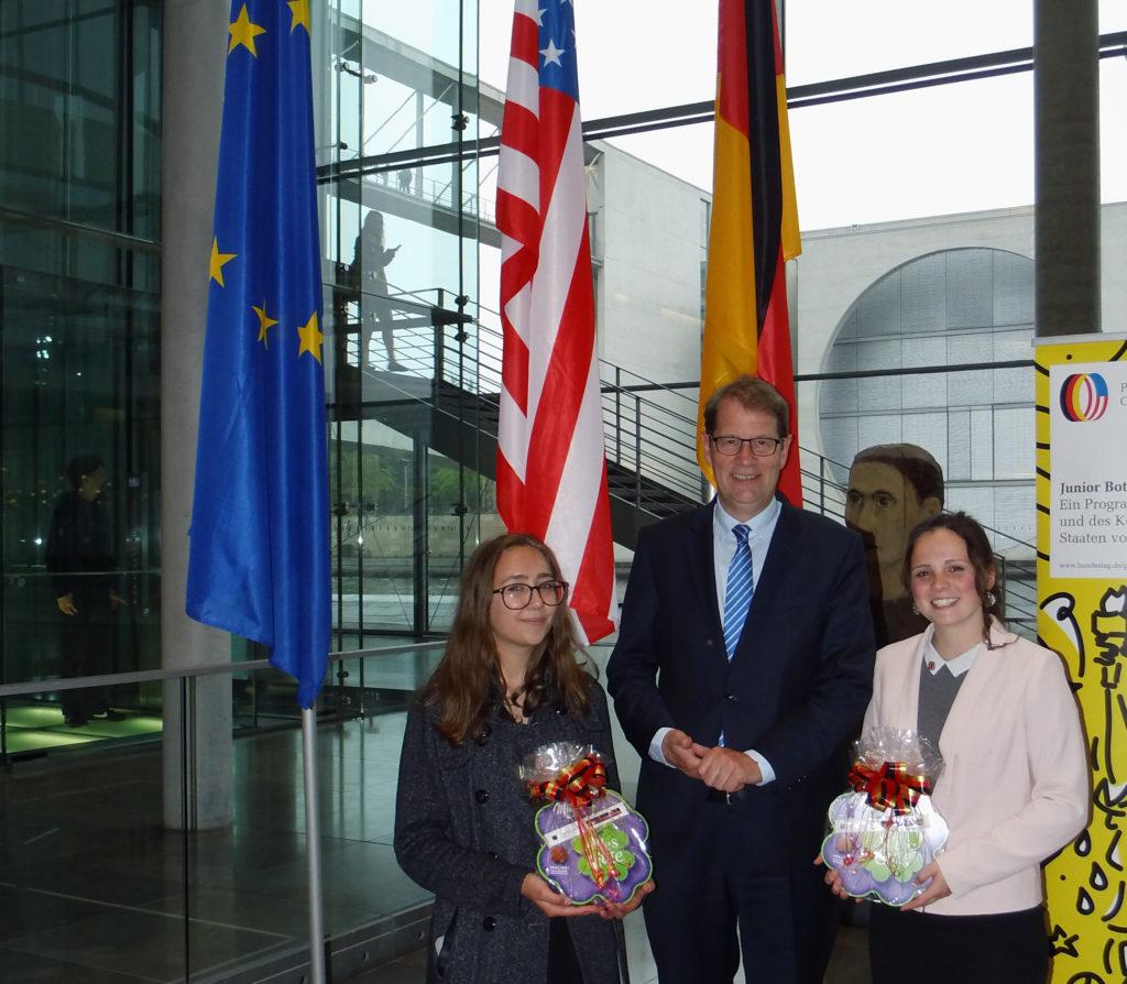 Gero Storjohann lädt US-amerikanische Patenschülerinnen in den Deutschen Bundestag ein - Foto Gero Storjohann lädt US-amerikanische Patenschülerinnen in den Deutschen Bundestag ein - Bild