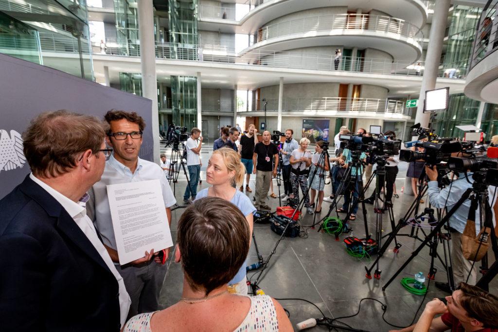 Vorstand Parlamentskreis Fahrrad fordert 100€ Bußgeld für Falschparker auf Radfahrstreifen - Bild