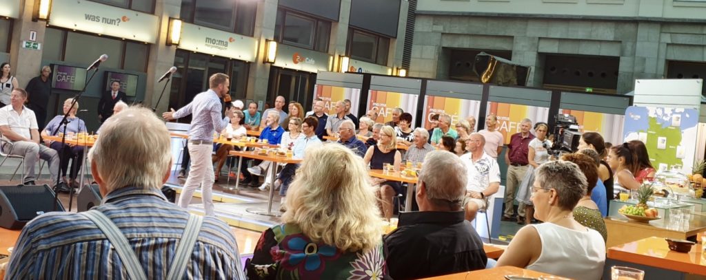 Besuchergruppe von Gero Storjohann im ZDF Hauptstadtstudio - Bild