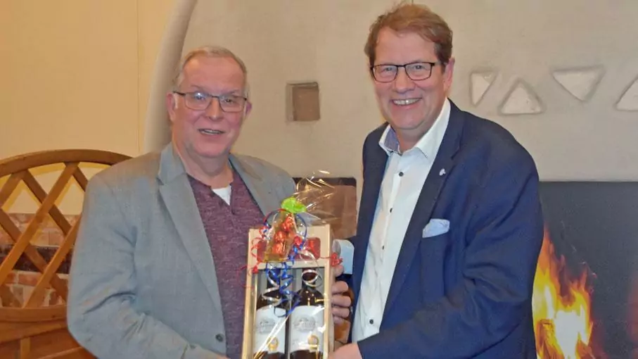 Gero Storjohann dankt Gerhard Brandt - Bild