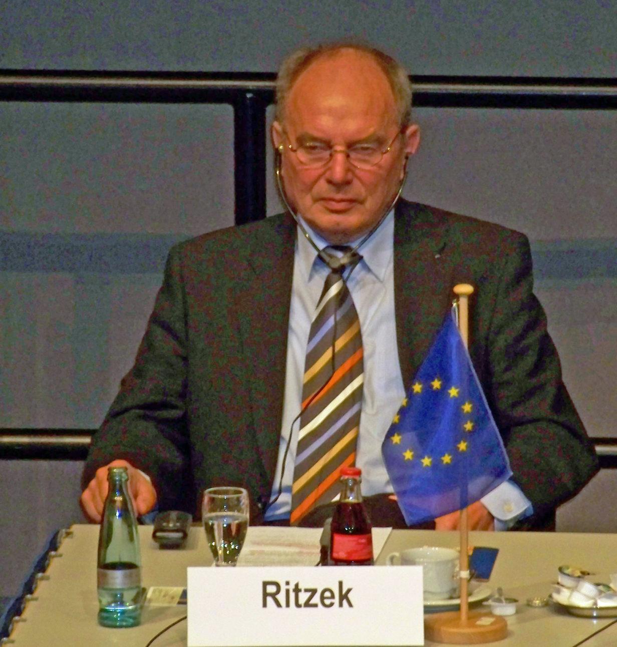 Gero Storjohann gratuliert Manfred Ritzek - Foto Gero Storjohann gratuliert Manfred Ritzek - Bild
