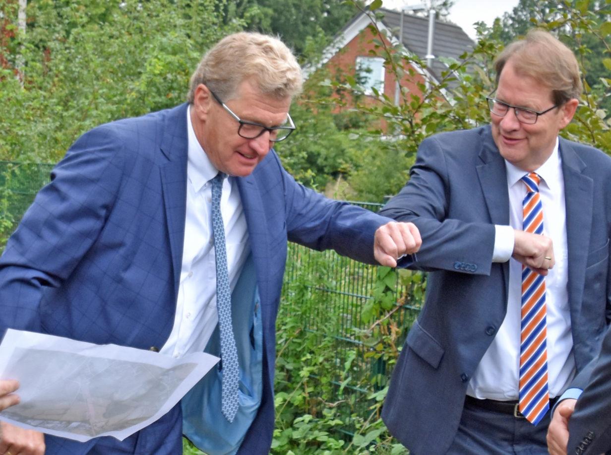 Gero Storjohann im Einsatz für Radweg von Delingsdorf an der Bahn zum Haltepunkt Gartenholz  - Bild