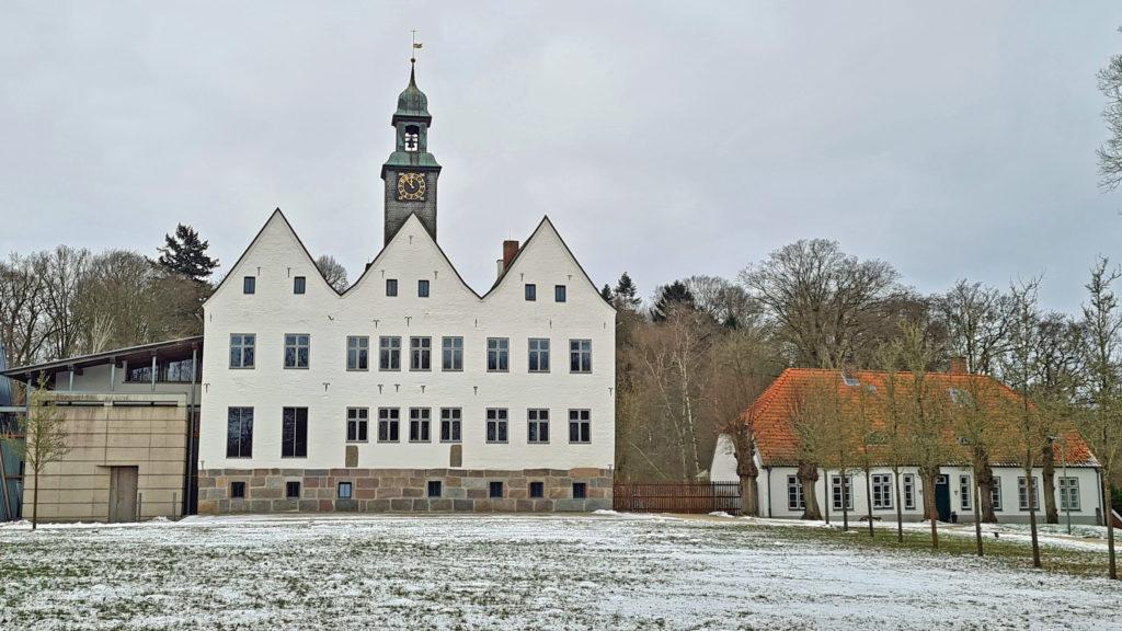 Kloster Nütschau und die Travebrücke - Bild