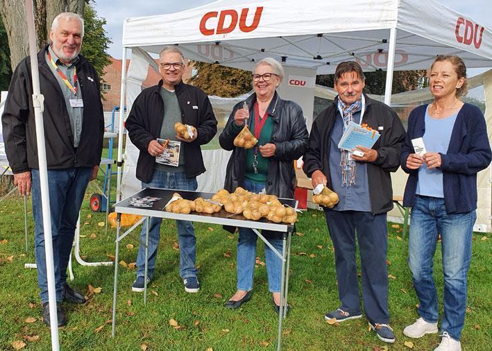 CDU-Kaltenkirchen verteilt 100 Zwiebelsäckchen in 1 Stunde - Bild