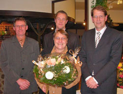 Gratuliert wurde Anke Wegat für 10 Jahre Mitgliedschaft in der CDU. V on Links:  Klaus Dieter Siefke ( 1. Vorsitzender) , Till Kraft (2. Vorsitzender), Anke Wegat und Gero Storjohann MdB.