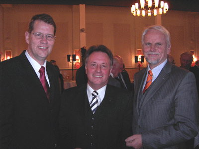 Die Bundestagsabgeordneten Gero Storjohann und Dr. Rolf Koschorrek mit Wolfgang Börnsen, dem Vorsitzenden der der Landesgruppe der CDU Schleswig-Holstein im Deutschen Bundestag (von links) im Hotel „ConventGarten“ in Rendsburg.
