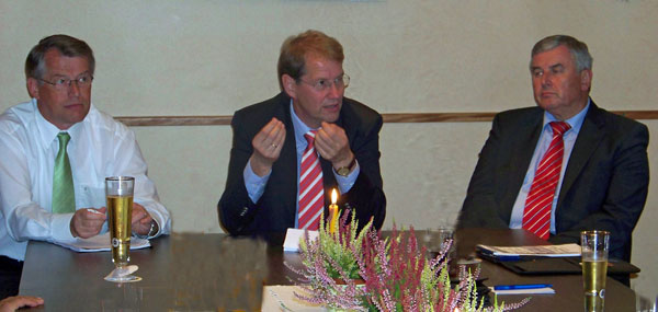 Klare Worte beim Bürgergespräch in Stuvenborn: Reimer Böge, Gero Storjohann und Wilfried Wengler (vlnr.)