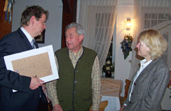 Gero Storjohann (links) im Gespräch mit Dr. Gerhard Röpling (wurde  für 30 Jahre Mitgliedschaft in der CDU geehrt) und Helga Ellerbrock-Tidow.