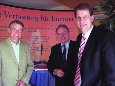 Gemeinsam für Europa:  Reimer Böge (MdEP), Joachim Breckwohldt (Vorsitzender der Europäischen Föderalisten im Kreis Segeberg-Neumünster und Gero Storjohann MdB.